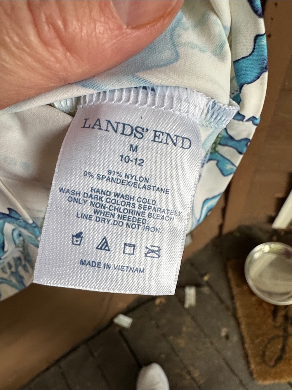 Lands' End White Long-Sleeve Rash Guard Top with Coral and shells print size M - Picture 3 of 5